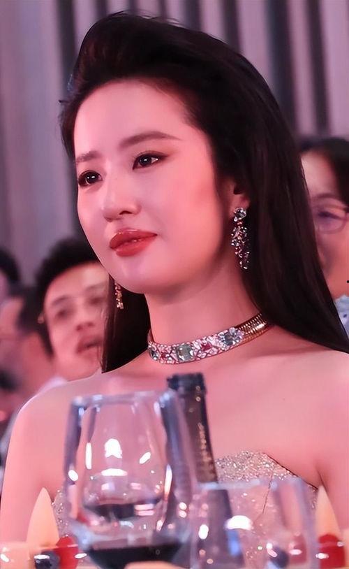 刘亦菲爆料最新情况,揭秘演艺生涯背后的心酸历程 第2张 刘亦菲爆料最新情况,揭秘演艺生涯背后的心酸历程 第2张